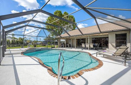 Fort Myers House | Heated Pool, Sleeps 8 - Villa Sunny Daze