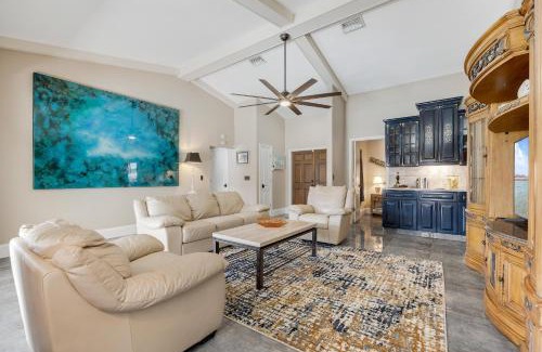 Fort Myers House | Heated Pool, Sleeps 8 - Villa Sunny Daze