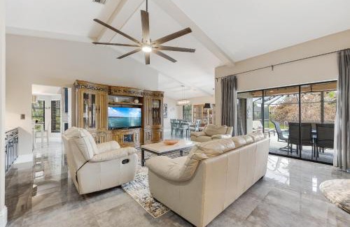 Fort Myers House | Heated Pool, Sleeps 8 - Villa Sunny Daze