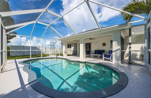 Mariner House | Heated Pool, Waterfront, Quiet, restaurants, beaches, sleeps 6-Villa Cape Haven