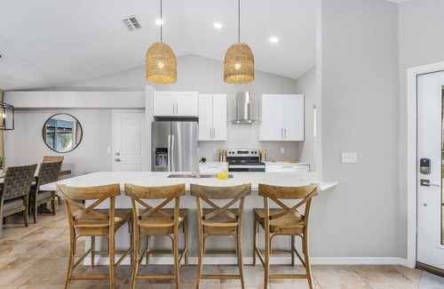San Carlos Park House | ★ Heated Salt-Water Pool Kid Friendly Near Beach CLEAN ★