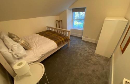 Inverness House | Heather House, beautiful family home, sleeps 8