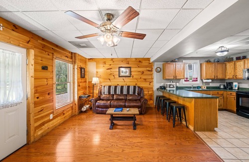Sevierville Cottage | Heaven Sent - Tastefully Decorated Cabin with Fireplace