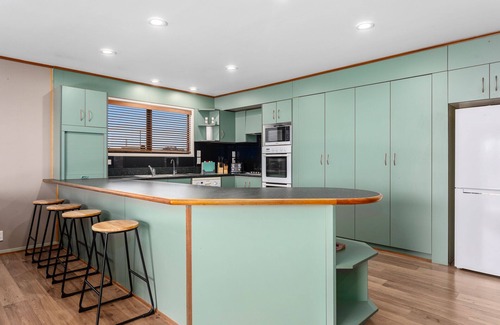 Whakatane House | Heavenly on Riverside - Whakatāne Holiday Home