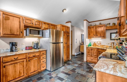 Carriage Hills Cabin | Heavenly Pines - Ev #3361 5 Bedroom Home by RedAwning