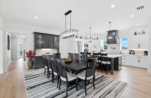 Gainesville House | Heavenly Retreat – 5BD/5.5BA of Waterfront Living