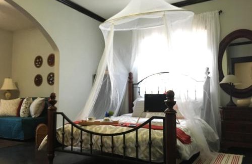 Coral Way House | Heavenly Suite in Little Havana Free Parking