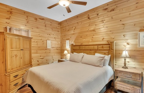 Pittman Center Apartment | Heavenly Views Lodge 4 Bedroom Apts by RedAwning