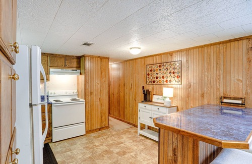 Wilburn Cabin | Heber Springs Cabin w/Deck: 3 Mi to Sugarloaf Mtn