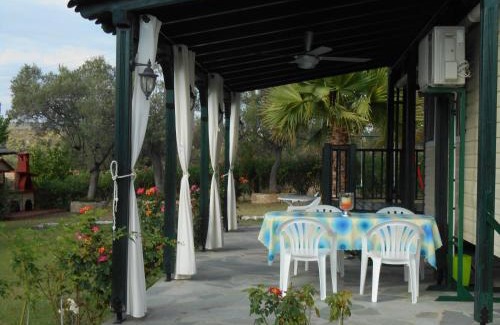 Sithonia House | Heliactida House