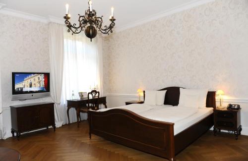 Baden Baden Old Town Hotel | HELIOPARK Bad Hotel Zum Hirsch