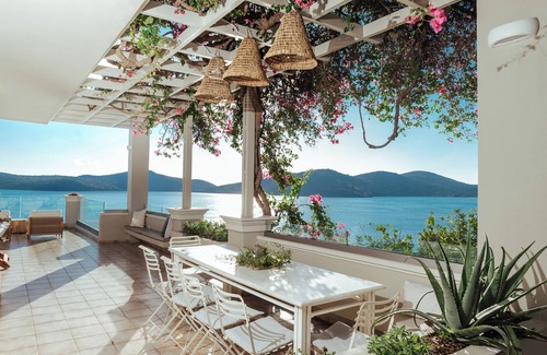 Mavrikiano Villa | Heliopetra Villa