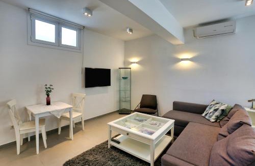Pilalimata Apartment | Helios Studios & Apartments
