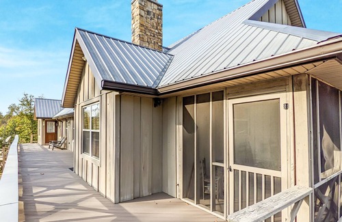 Mountain View House | Hell Creek Lodge ~ sleeps 26 near town on 150 acres