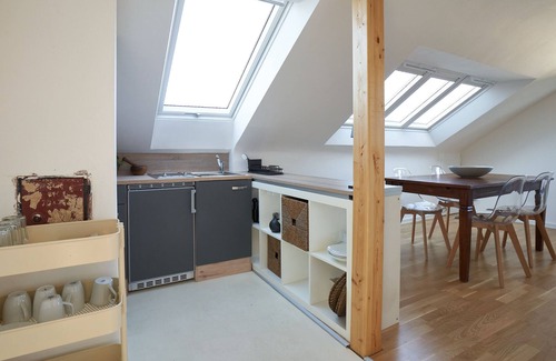 Freiberg am Neckar Apartment | Helle, Gemütliche Dachgeschosswohnung mit Blick Über das Neckartal
