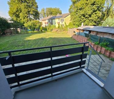 Oberhausen Apartment | Helle und ruhige Ferienwohnung im Ruhrgebiet mit Balkon und Garten