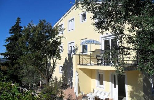Selce Apartment | Helle Wohnung In Selce Mit Terrasse
