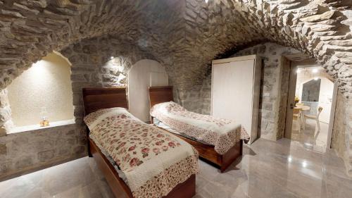 Safed Old City Cabin | HEMDAT NEFESH