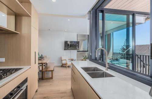 Palm Beach Apartment | Hemingway Palm Beach - Premium Oceanview Apartments by Burleigh Letting