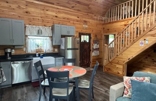 Rogers Apartment | Hemlocks Over Muir in Rogers KY - Hot Tub & WiFi