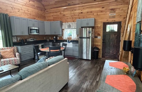Rogers Apartment | Hemlocks Over Muir in Rogers KY - Hot Tub & WiFi