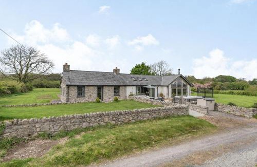 Llangefni House | Hen Hafod