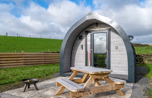 Underbarrow Cabin | Hen House - Family-friendly glamping pod on a working farm