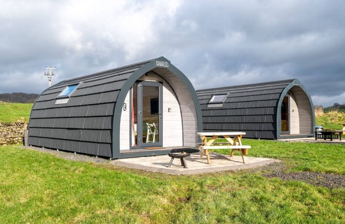 Underbarrow Cabin | Hen House - Family-friendly glamping pod on a working farm