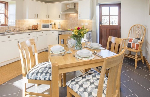 Llandwrog Cottage | HEN STABL LLANDWROG, family friendly, with open fire in Llandwrog