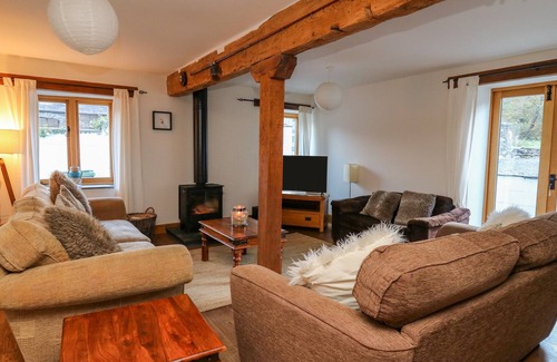 Abergynolwyn House | HENDRE BACH BARN, pet friendly, with open fire in Abergynolwyn
