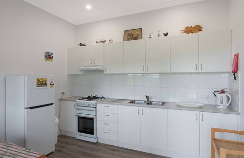 Central Tilba Cabin | Henkley Cottage 1 - Isaiah