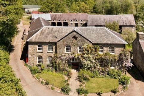 Llandovery Bed & Breakfast | Henllys Estate B and B