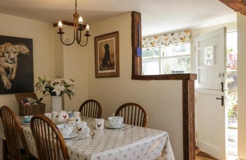 Moreton-in-Marsh House | Henmarsh Cottage