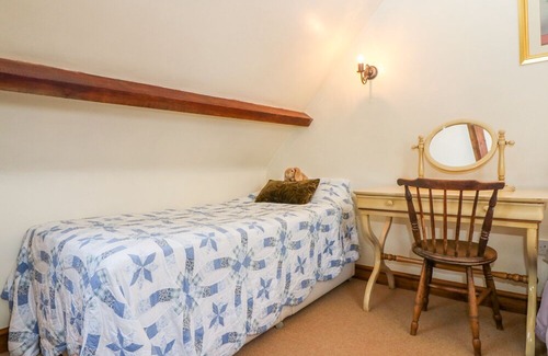 Moreton-in-Marsh Cottage | Henmarsh Cottage, MORETON-IN-MARSH