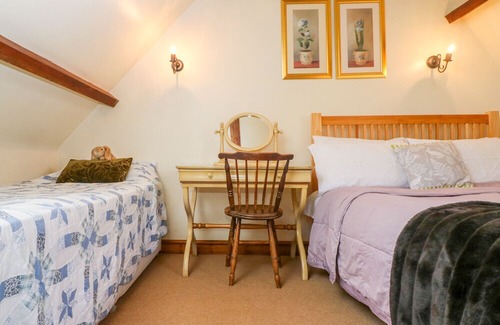 Moreton-in-Marsh Cottage | Henmarsh Cottage, MORETON-IN-MARSH