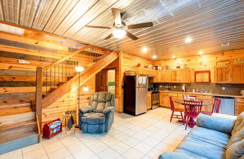 Edgemont Cabin | Hennie's Hideaway #2