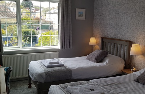 Charmouth Bed & Breakfast | Hensleigh House