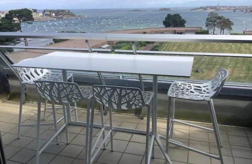 Dinard Apartment | HEOL - appartement 2 chambres - vue mer et parking