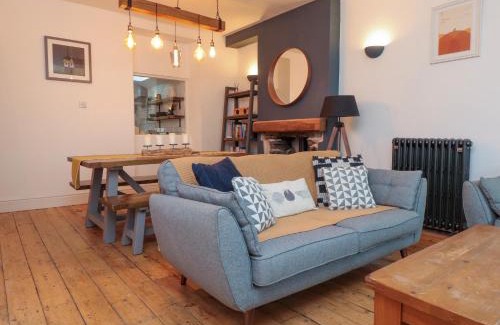 Porthmadog House | Heol Madog