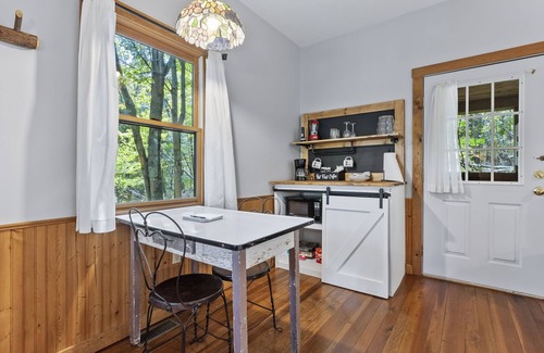 Logan Cottage | Hepatica Cottage at The Inn & Spa at Cedar Falls