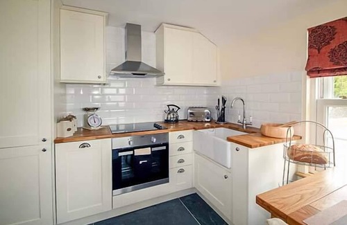 Torver Apartment | HERDWICK, pet friendly, with hot tub in Torver