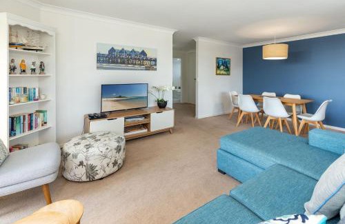 Tuncurry Apartment | Heritage 303
