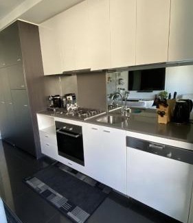 St Kilda Apartment | Heritage Charm - in St Kilda