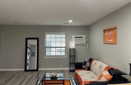 West Arlington Apartment | Hermès Luxe Escape:Chic &Stylish in Arlington
