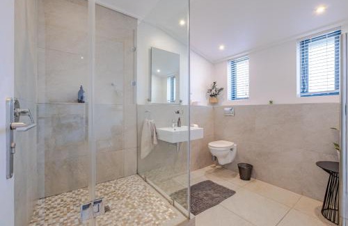 Kareeberg Apartment | Hermanus Waterfront Boho Studio Apartment, Whale Coast Hideaway