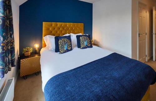 Oadby Apartment | Hermitage Court Apartment - Sleeps 6