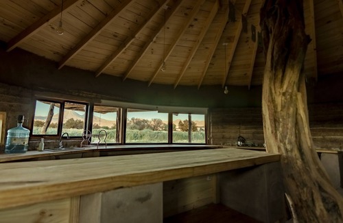 San Pedro de Atacama Cabin | Hermosa Cabaña con Vista al Volcán, Construida en Técnicas Locales , 58m2