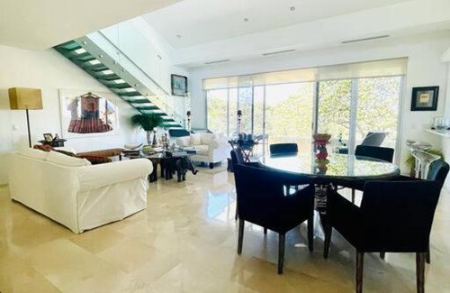 Santa Ana Apartment | Hermoso Penthouse Duplex