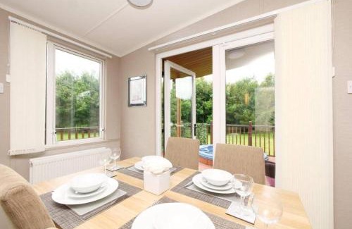 Malton House | Heron Lodge with Hot Tub