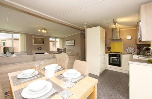 Malton House | Heron Lodge with Hot Tub